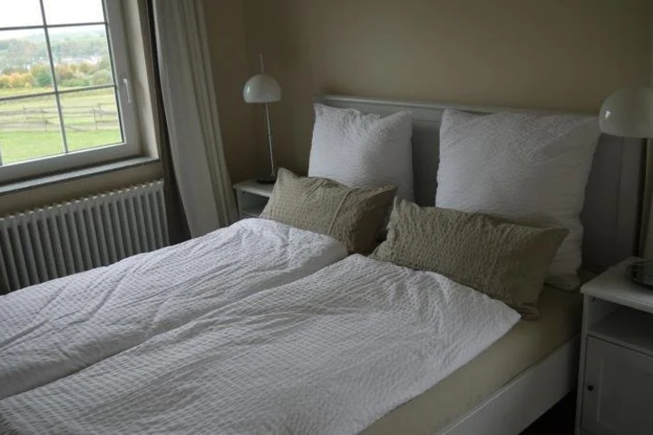 Room 4 of 13