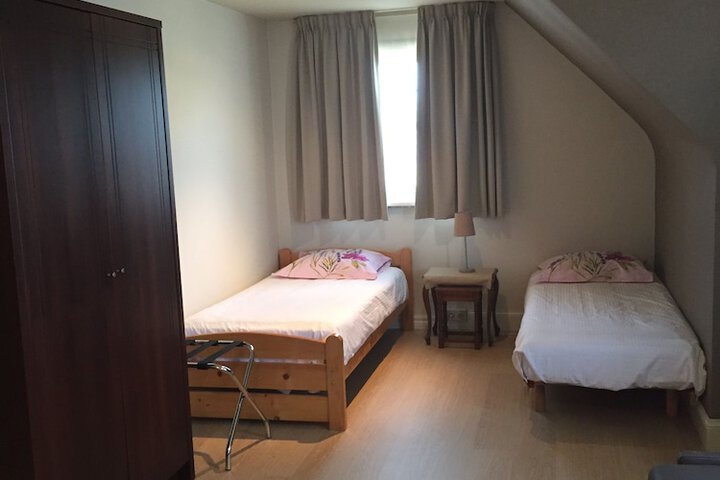 Room 6 of 16