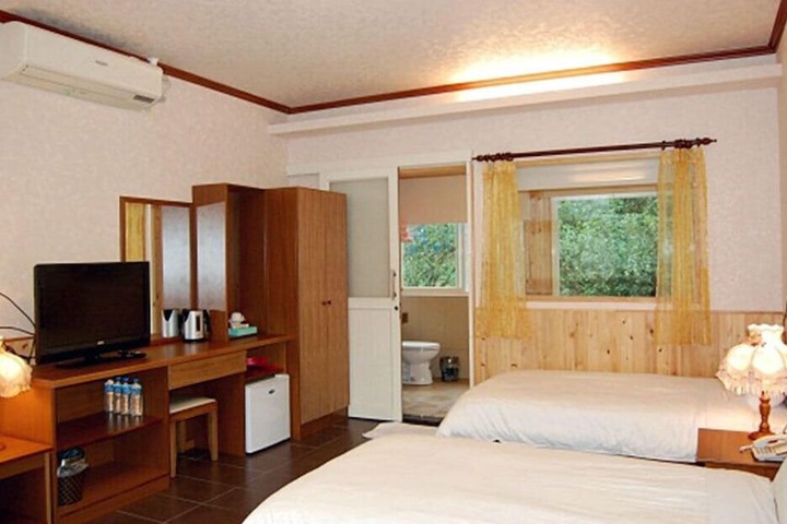Room 12 of 48