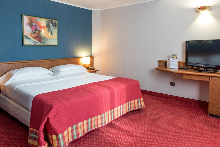 Room 13 of 40