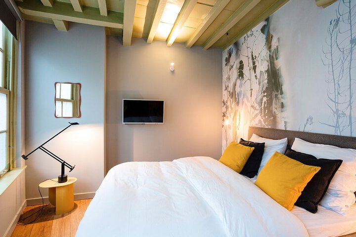 Room 9 of 28