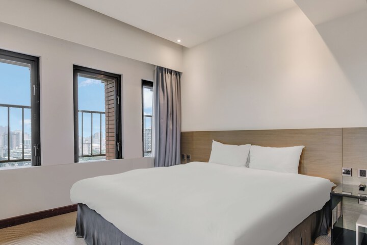 Room 53 of 149