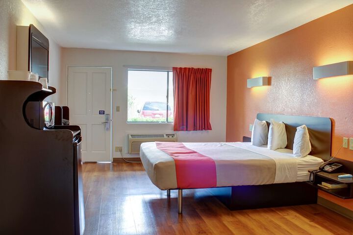 Room 15 of 33