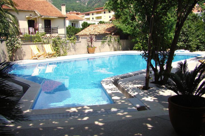 Pool 32 of 33