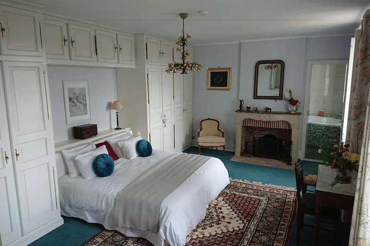 Room 5 of 13