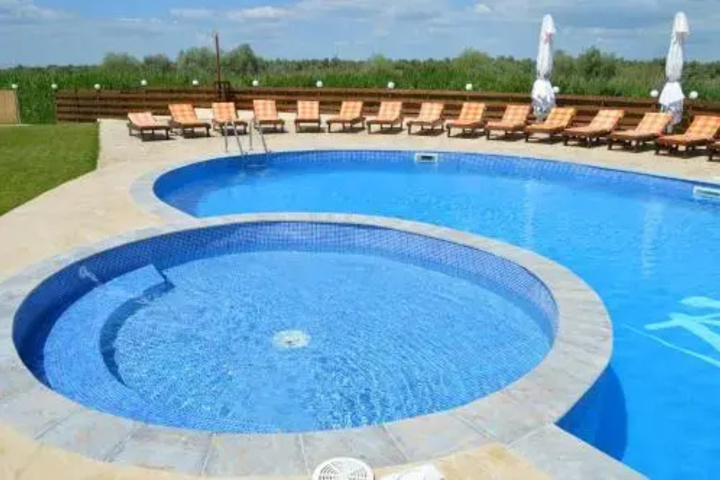 Pool 7 of 11