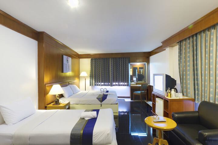 Room 13 of 34