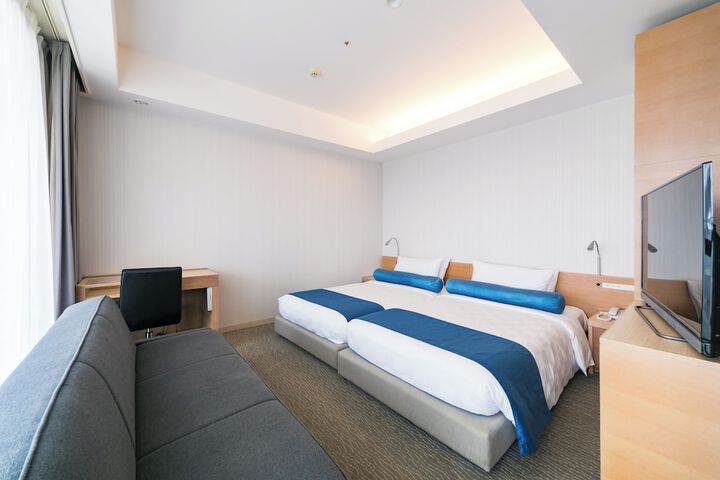 Room 28 of 67
