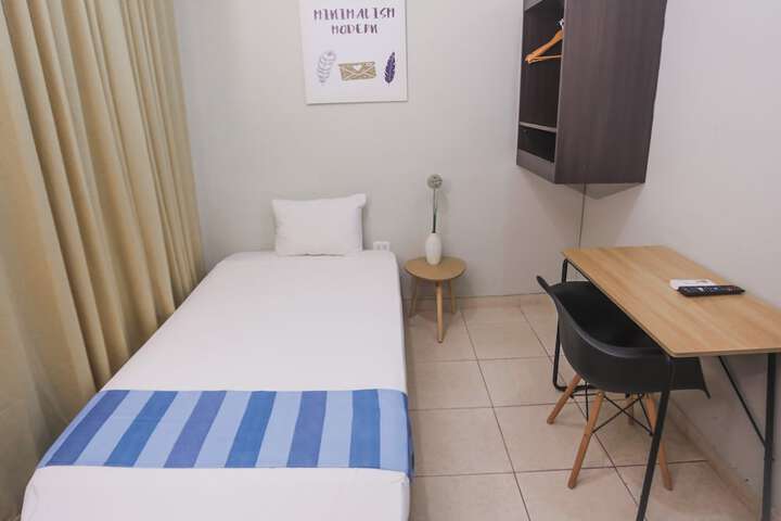 Room 4 of 28