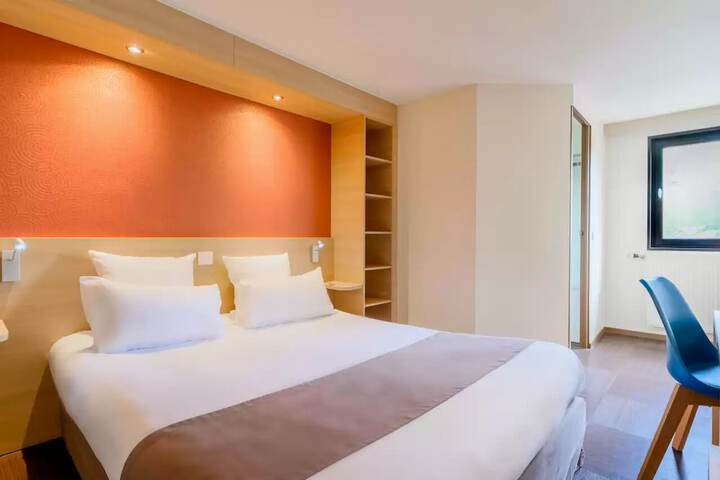 Room 8 of 44