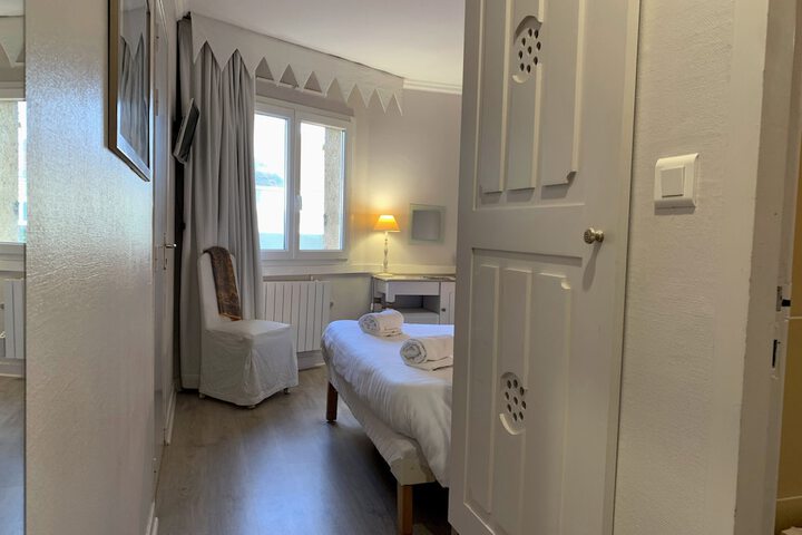 Room 6 of 154