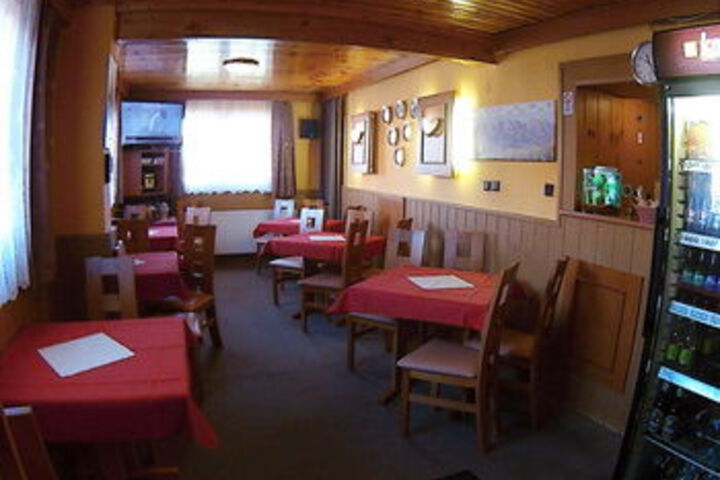 Dining 12 of 69