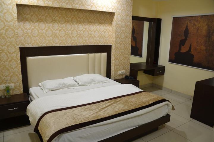 Room 6 of 31