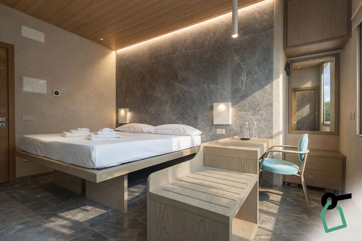 Room 4 of 18