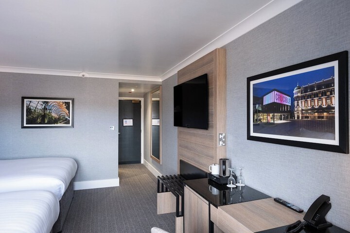 Room 27 of 110