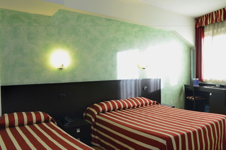 Room 15 of 68