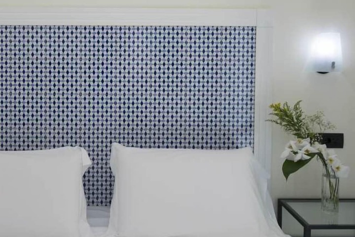 Room 10 of 111