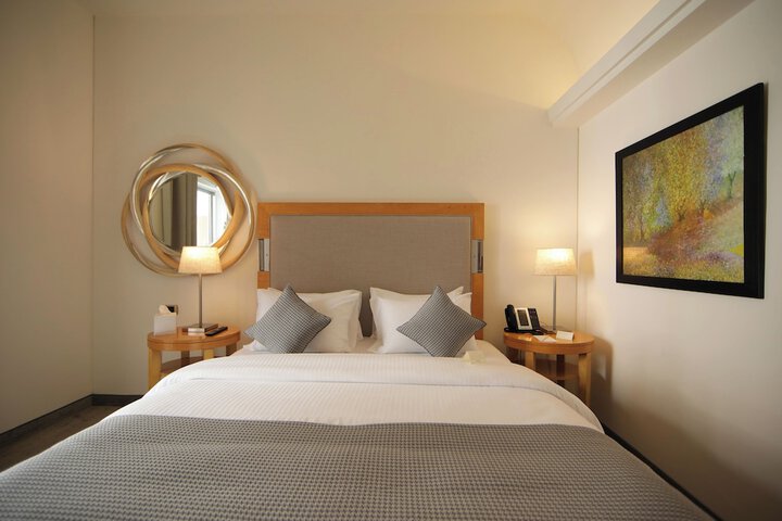 Room 4 of 87