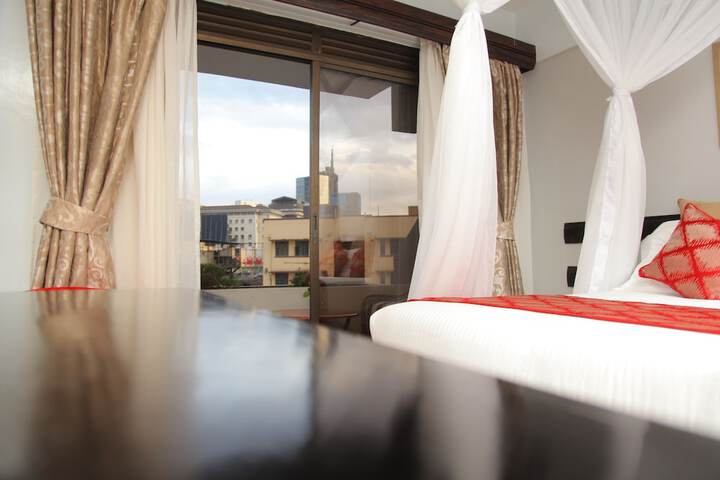 Room 4 of 124
