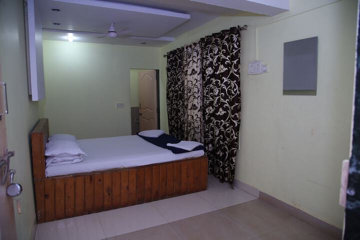 Room 2 of 3