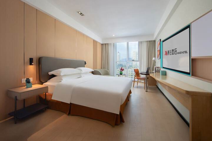 Room 7 of 12