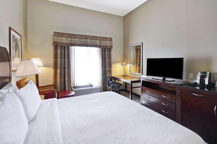 1 King Bed (3 of 11)