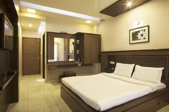 Room 8 of 34