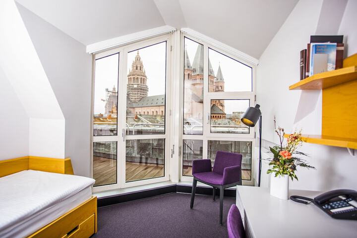 Room 5 of 31