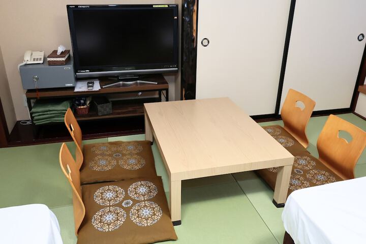 Room 18 of 90