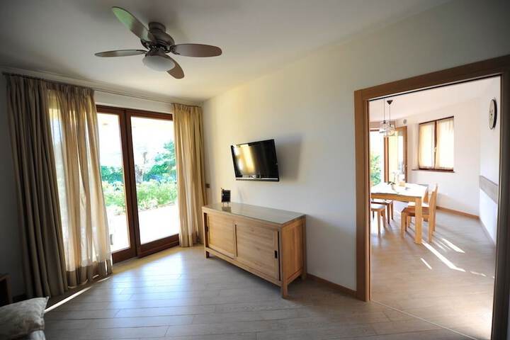 Room 6 of 71