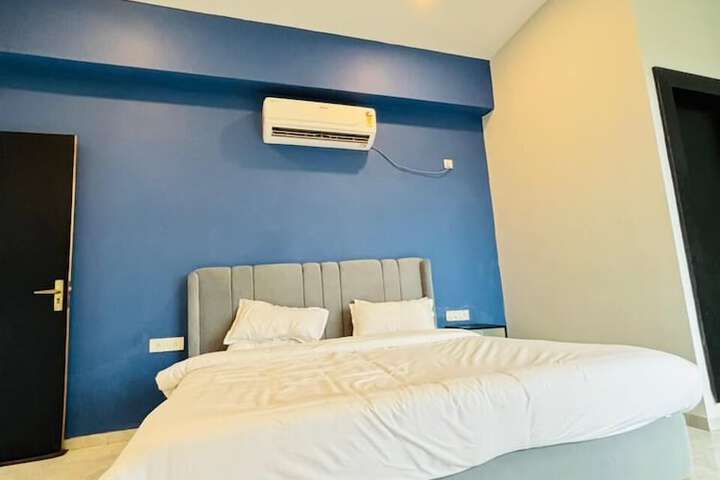 Room 10 of 24
