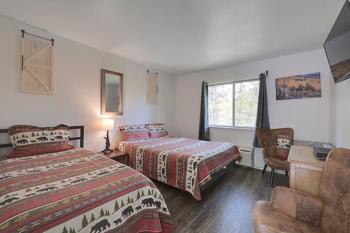 1 Queen Bed (56 of 103)