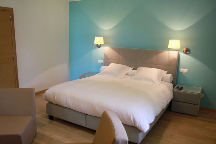 Room 3 of 43