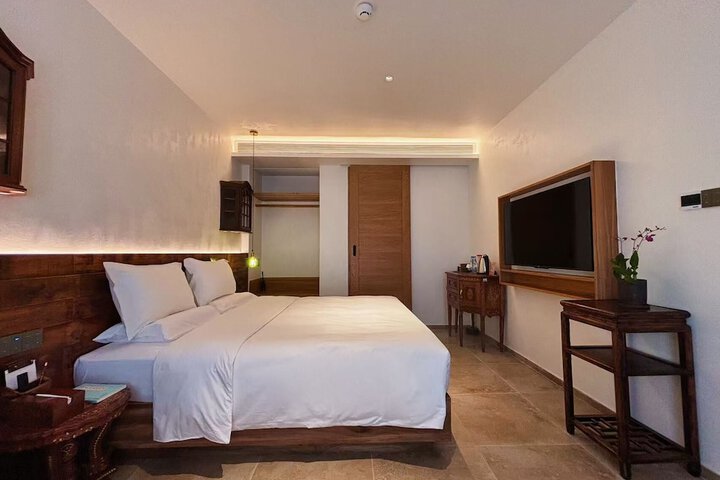 Room 83 of 147