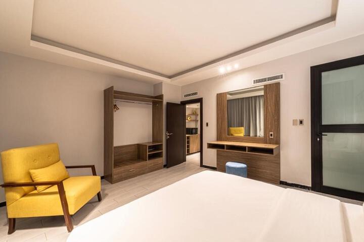 Room 11 of 15