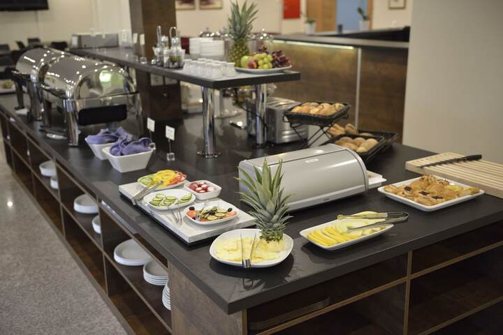 Breakfast/Coffee Service 20 of 43