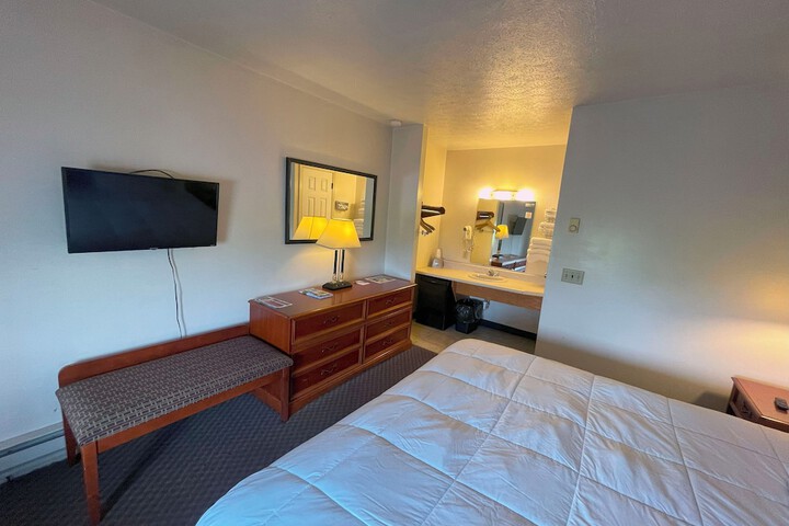 Room 27 of 104