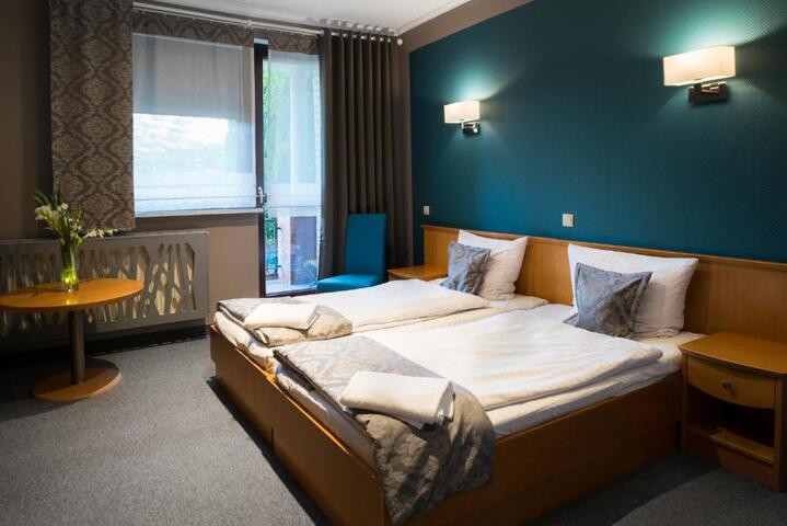 Hotel Restauracja Tawerna Gliwice - duży parking gratis