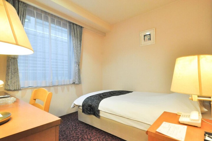 Room 11 of 27