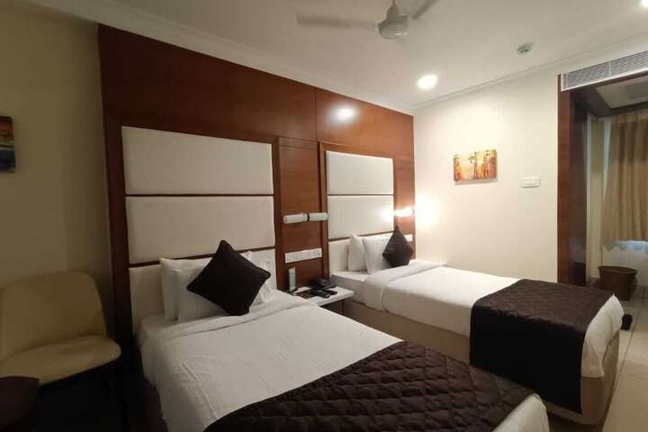 Room 6 of 14