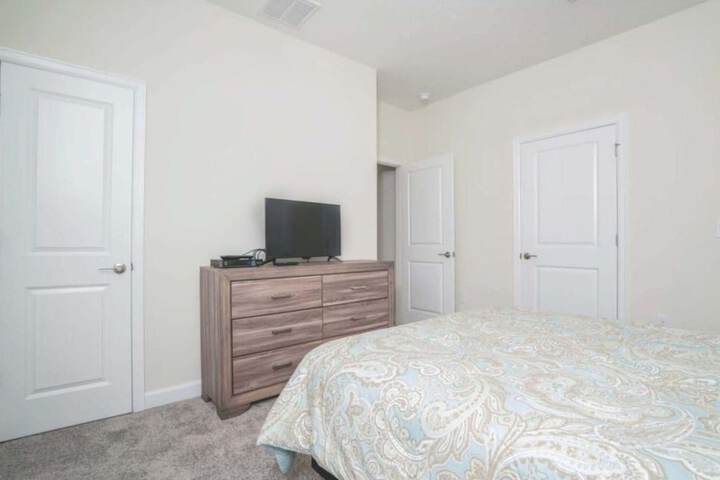 Room 9 of 24