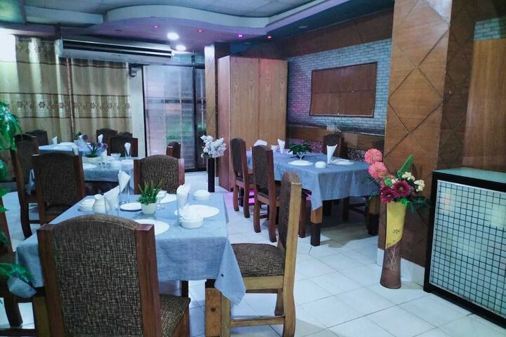 Dining 17 of 18