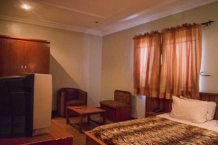 Room 9 of 38