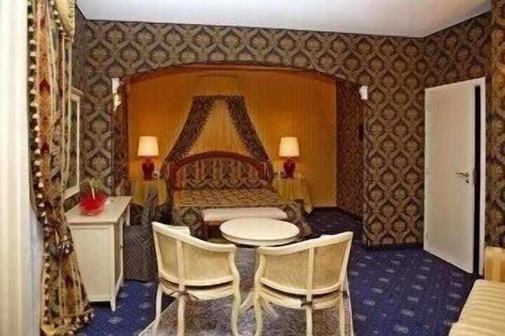 Room 20 of 62