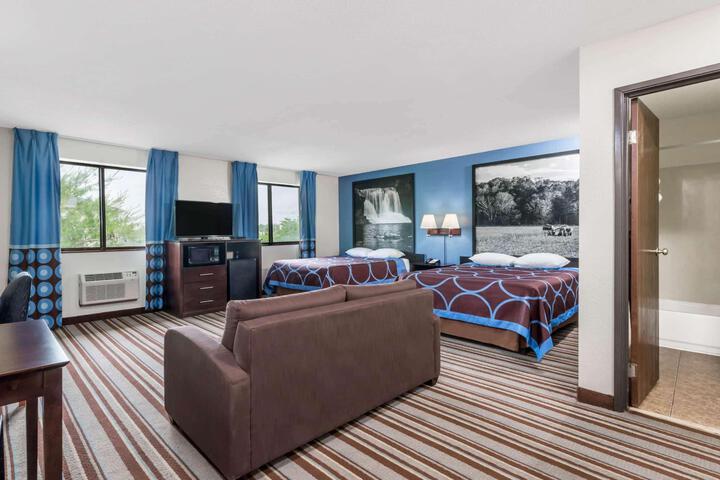 1 King Bed (1 of 14)