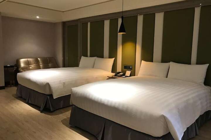 Room 18 of 37