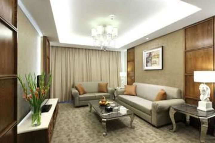 Room 6 of 73