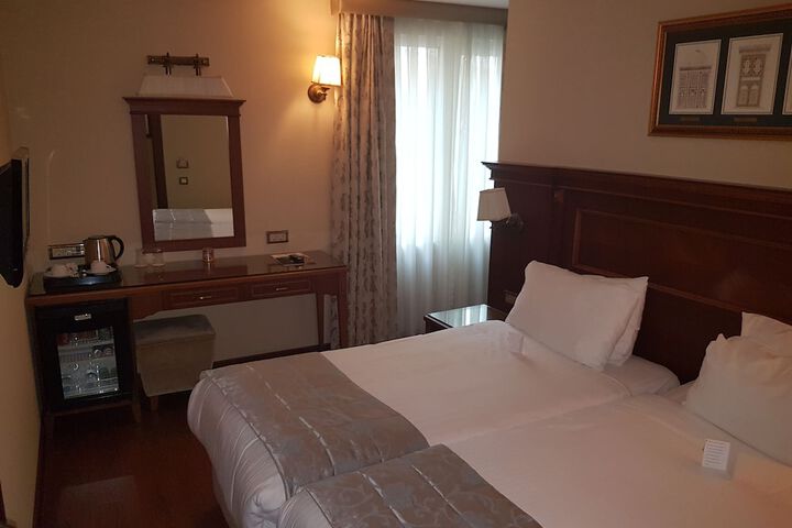 Room 7 of 72