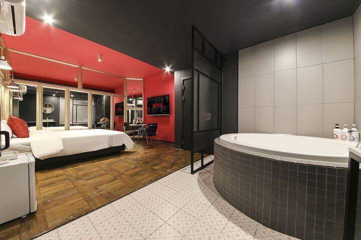 Room 17 of 29