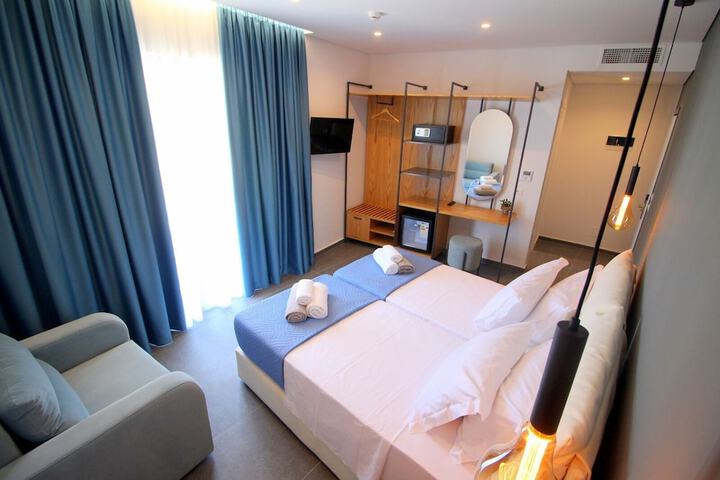 Room 13 of 38